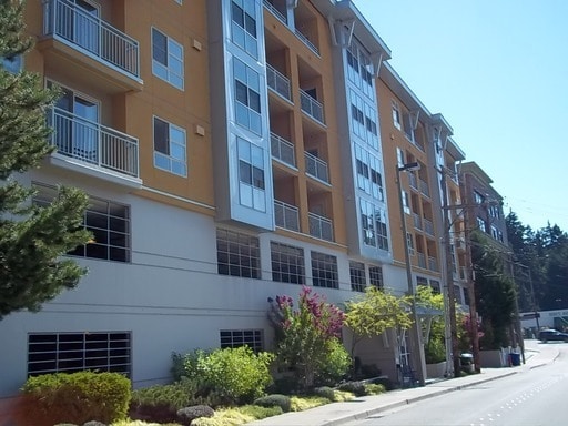 Building Photo - Beautiful Studio in Downtown Bellevue! Rental