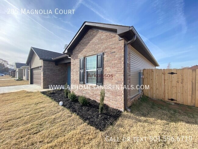 Photo - 205 Magnolia Cr