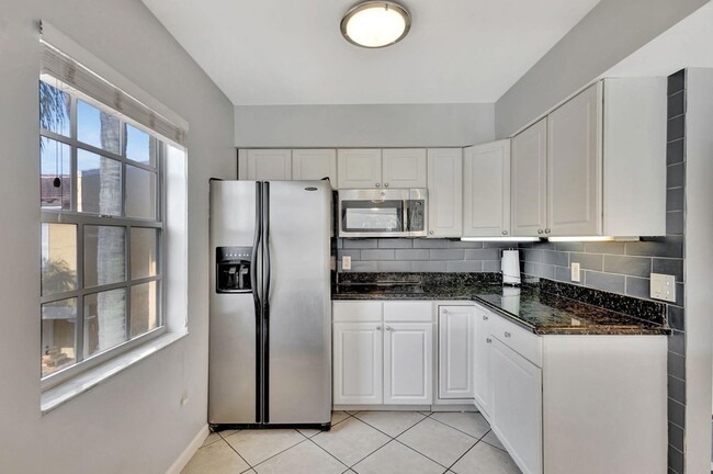 Photo - 1060 Lake Shore Dr Unit 204