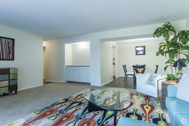2BR, 1.5BA - Pierre - The Normandy