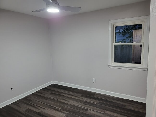 Photo - 6215 Edward St