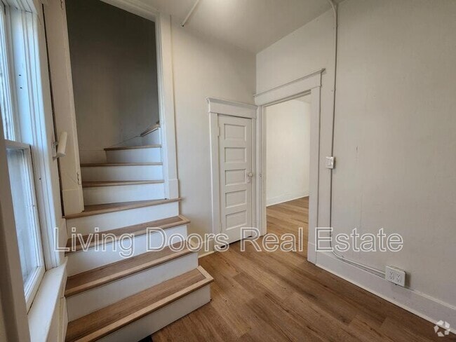 Building Photo - 843 New Hampshire St Rental