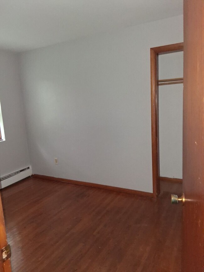 Photo - 1 Bedroom 1 Bath in Maplewood  HEAT INCLUDED Unidad #3