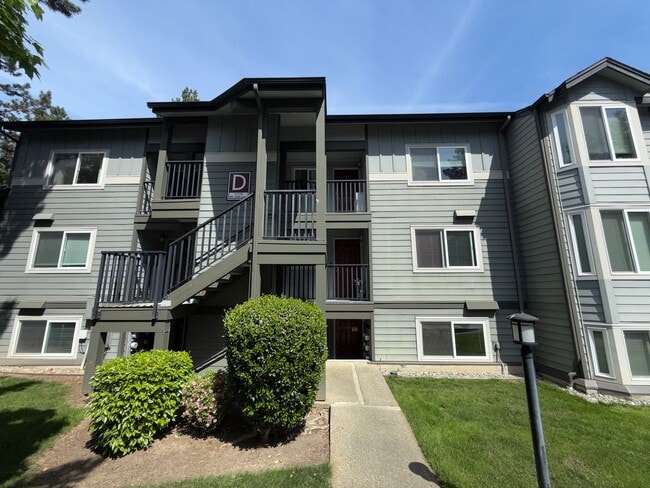 Building Photo - 2 Bed 1 Bath Totem Lake Condo