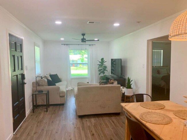 Photo - 310 Milam St