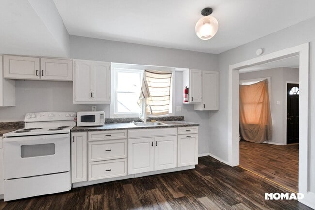 Photo - 380 E Broadway