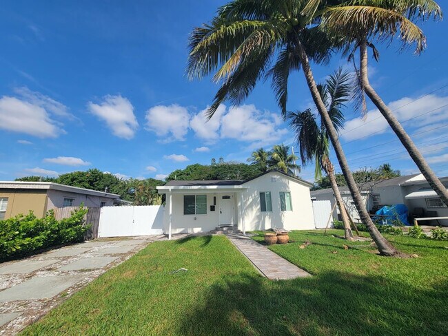 Building Photo - 2207 Taft St