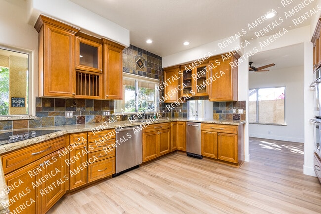 2342 W Hemlock Ct