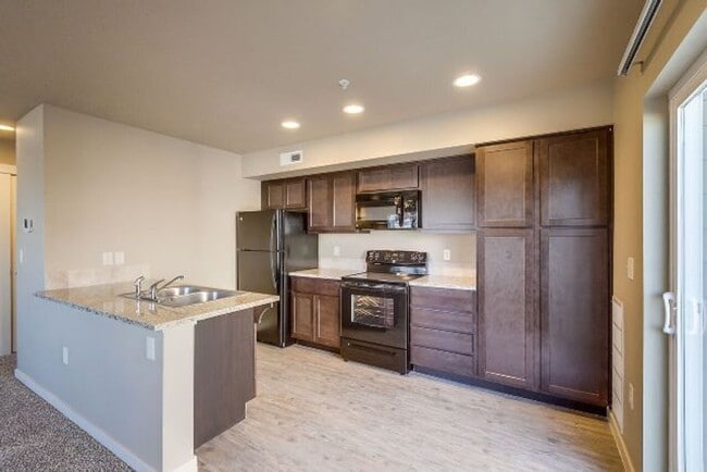 Building Photo - Shallow Creek E Unit 101