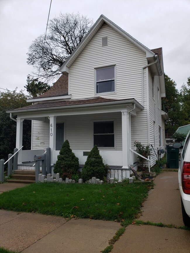 Building Photo - 610 N Sycamore St Unit 1