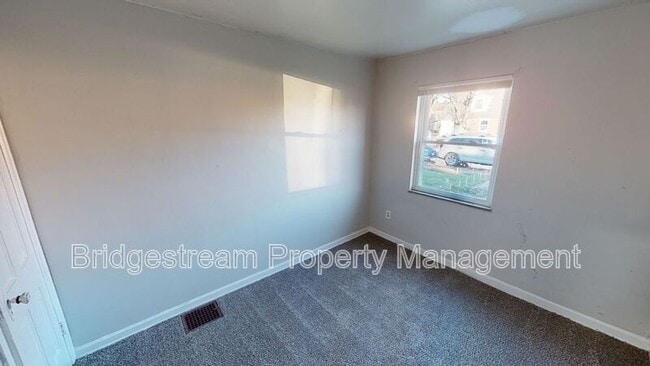 Photo - 350 Wallace Dr