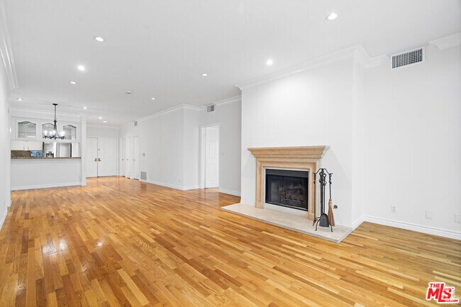 Building Photo - 11535 Rochester Ave Unit 204 Rental