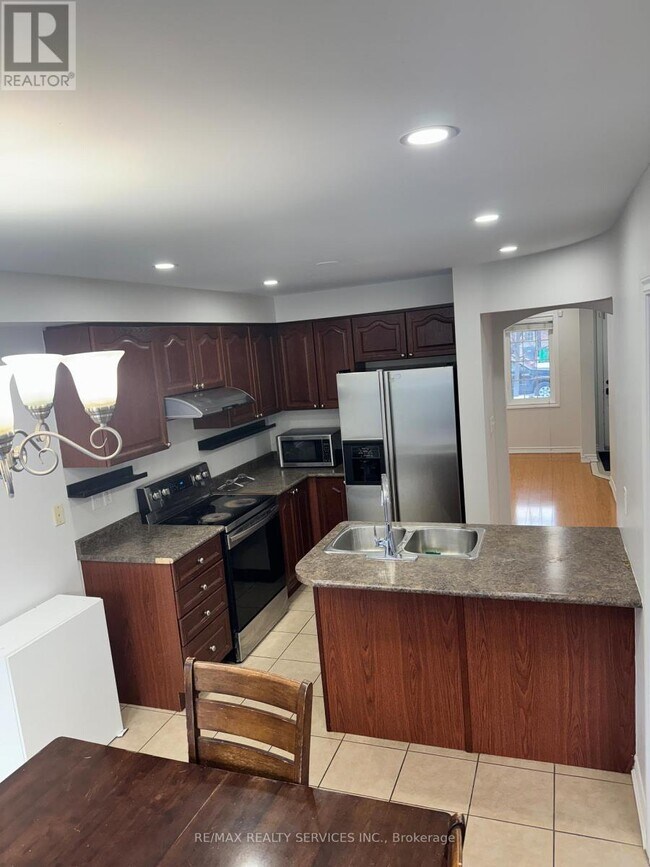 Photo - 74 Severin St