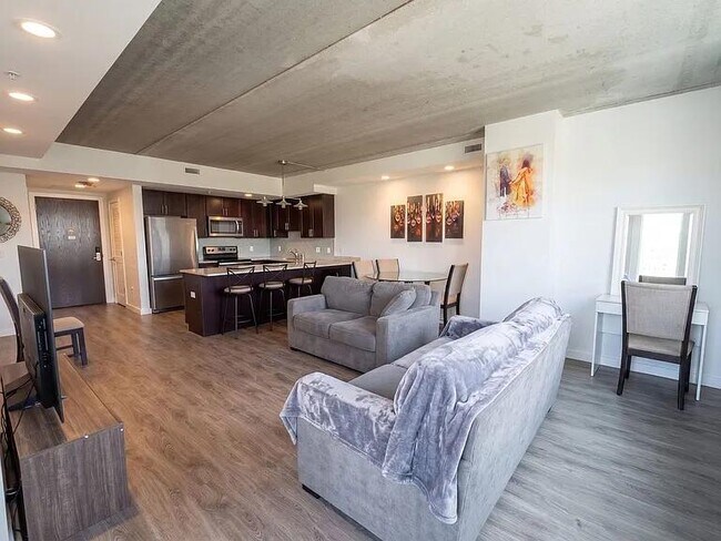 Photo - 1323 W Morse Ave Unit 709