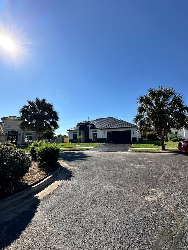 Photo - 124 Seagrape Ln