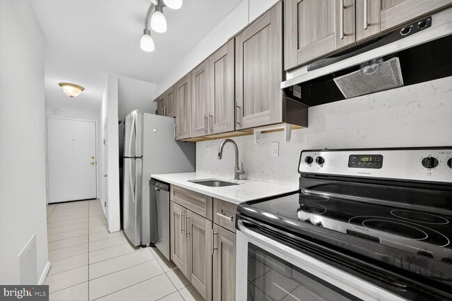 Building Photo - 511 P St NW Unit 2