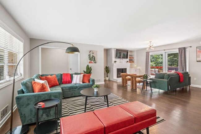 Building Photo - 1618 Cooper Lake Rd SE Unit ID1383534P