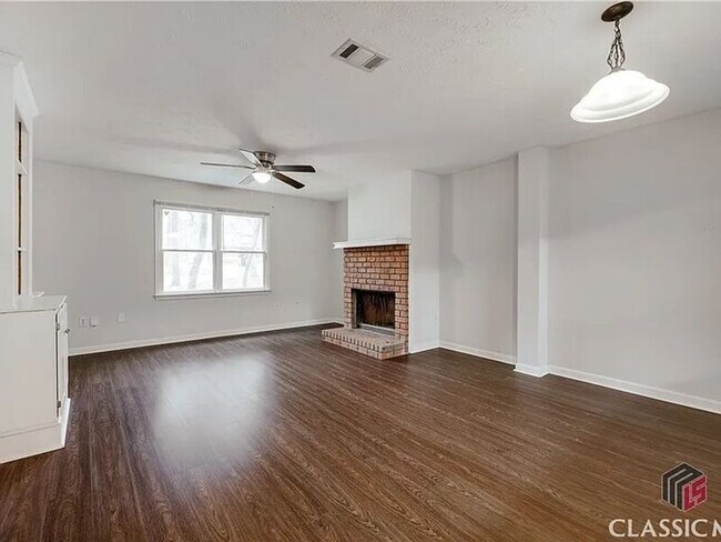 Photo - 207 Highland Park Dr