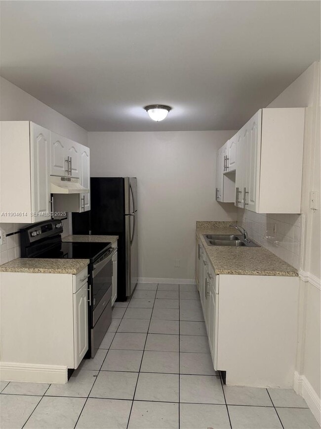 Building Photo - 10370 SW 220th St Unit 118