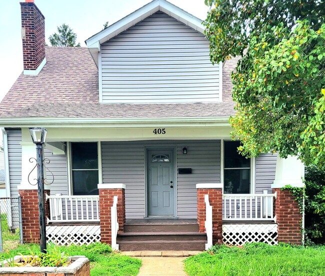 Updated throughout and ready to Rent...405... - Updated throughout and ready to Rent...405... House