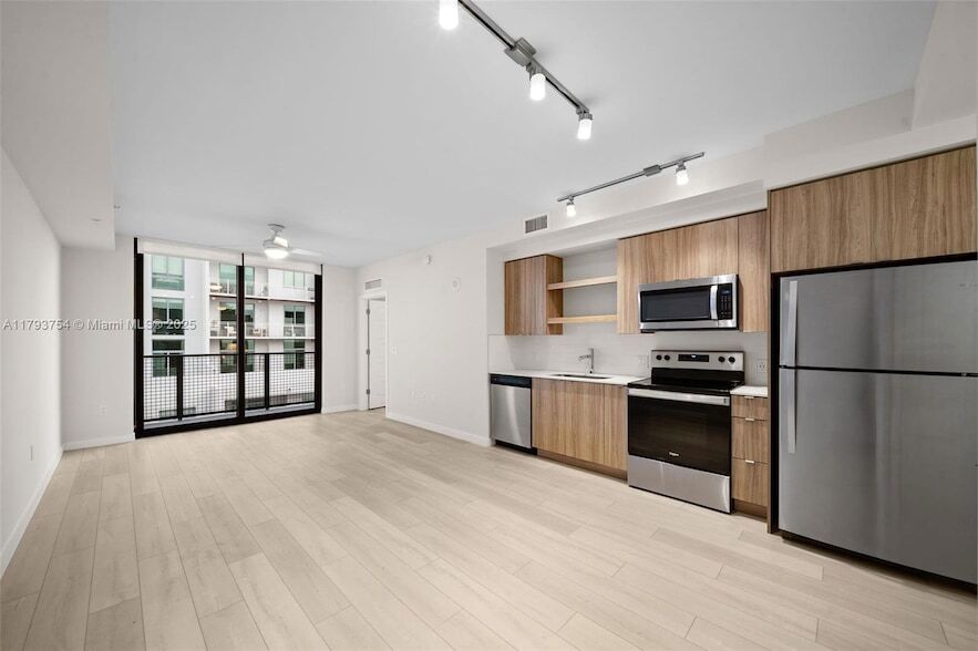 Photo - 555 NE 8th St