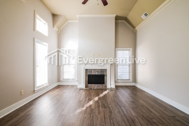 Photo - 121 Kingston Ct