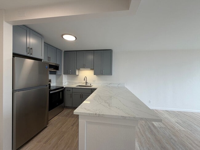 Building Photo - $2300 NEWLY RENOVATED 1BR/1BA/1PKG Kukui Plaza, Ewa Tower 25th floor