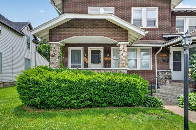 Building Photo - 3306 E Mishawaka Ave Unit 3308