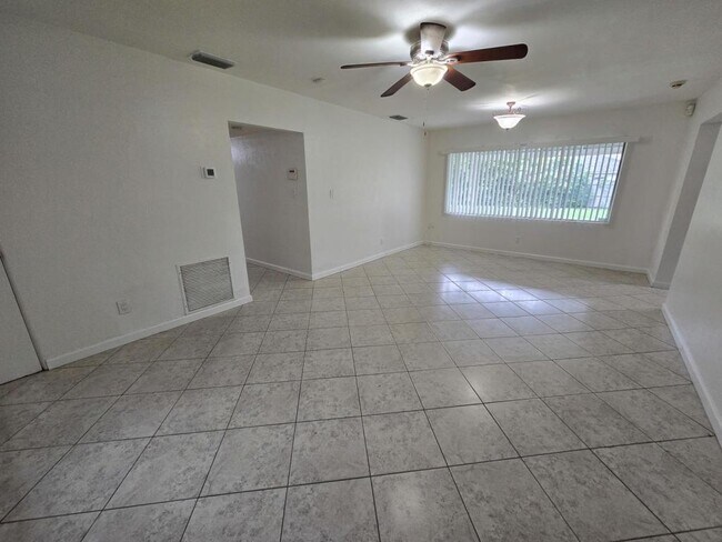 Photo - 917 Fremont Ave