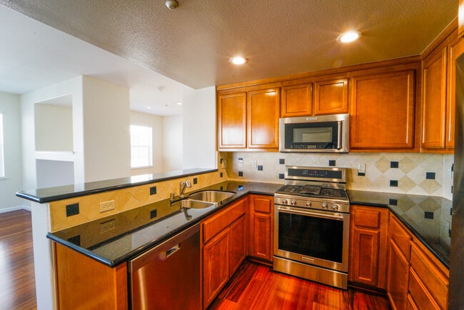 Building Photo - 1702 Northshore Dr