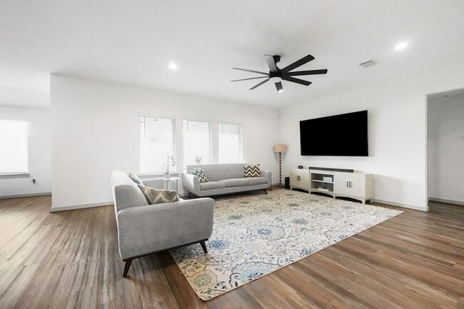 Photo - 1126 Hyde Lk Ln