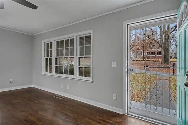 Photo - 725 Matilda Pl NW