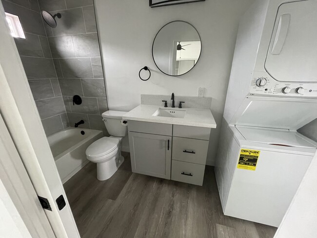 Photo - 1077 Connecticut St Unidad #2