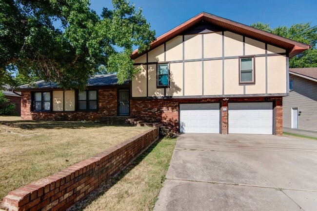 Photo - 3839 N Stewart Ave