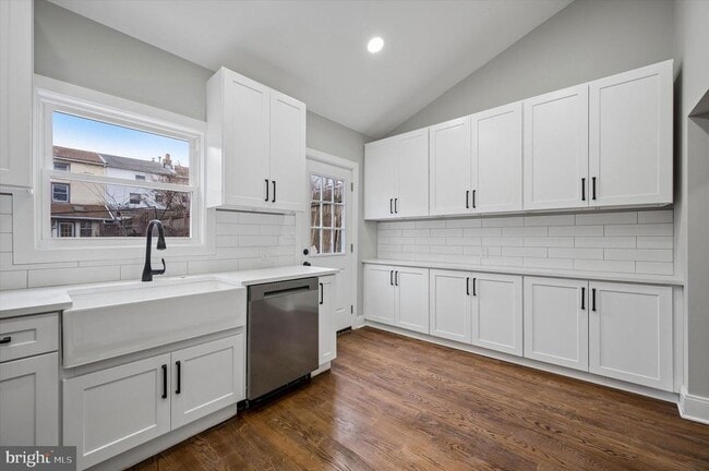 Building Photo - 174 Gay St