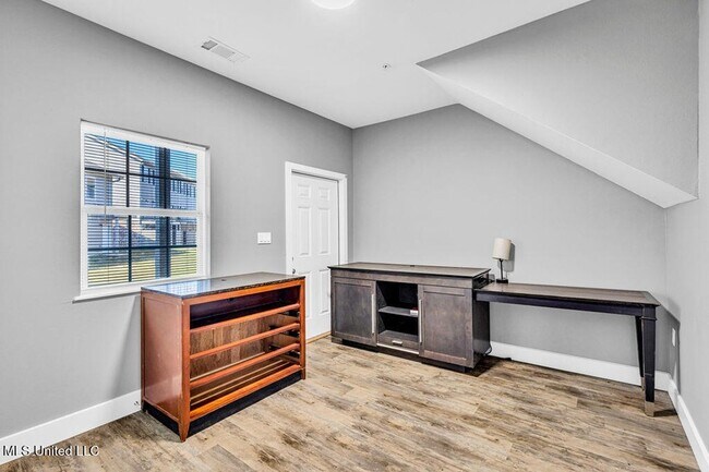 103 E Orchard Loop