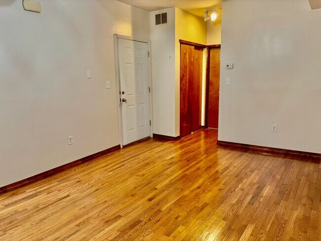 Photo - 1003 S 3rd St Unit #1