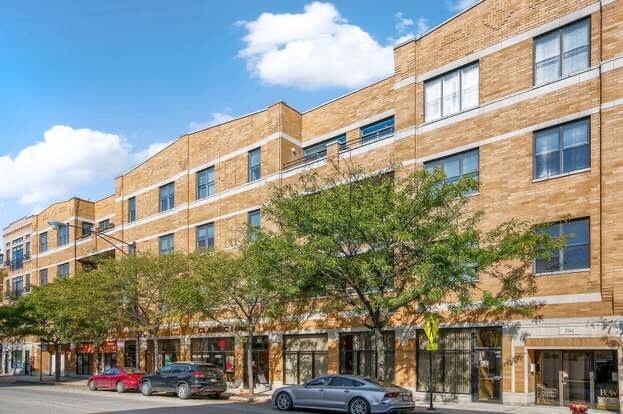 Front of Building - 2040 W Belmont Ave Unit 207