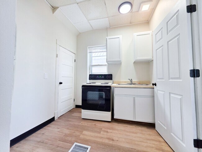 Photo - 135 E Main St Unit Lower