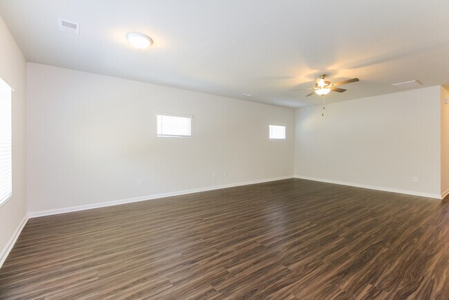 Photo - 215 Dorian Lp