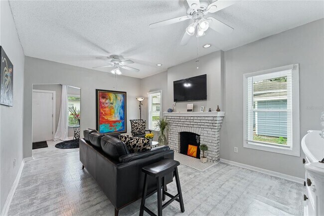 Photo - 914 8th St N