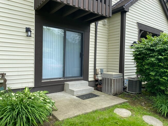 4523 W Bancroft St Unit 49