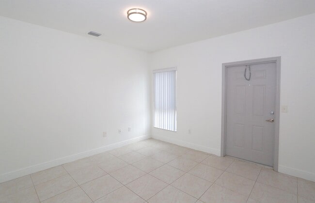 Building Photo - 6001 NW 182nd Ln Rental