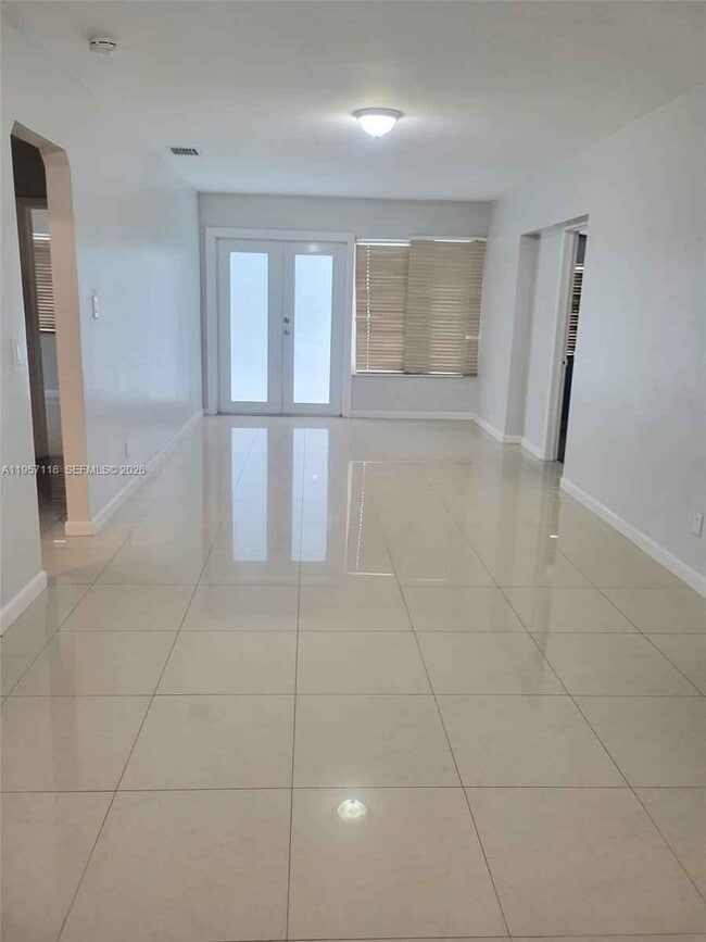 Photo - 1155 NE 113th St