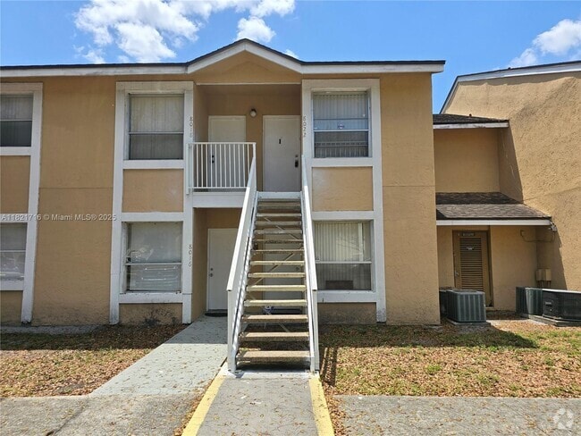 Building Photo - 8022 SW 21st Ct Unit 8022 Rental