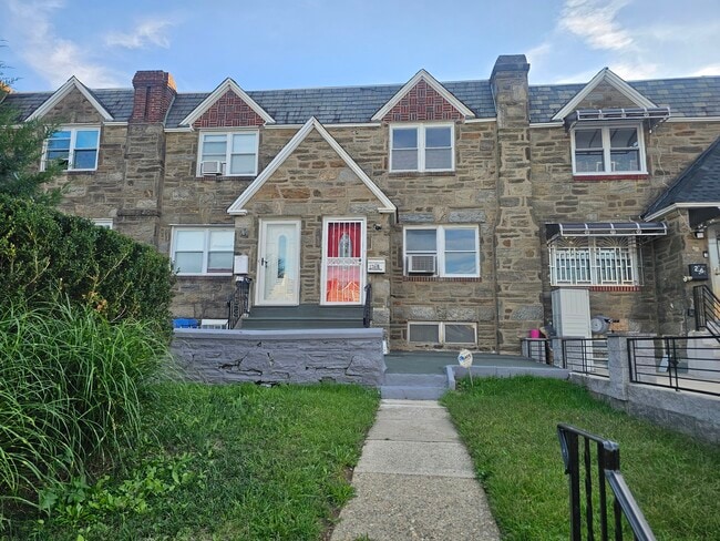 Entrada principal - 1268 Stirling St