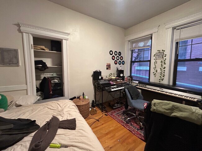 Photo - 132 Hemenway St