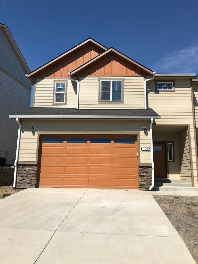 Photo - 1370 SW Center St