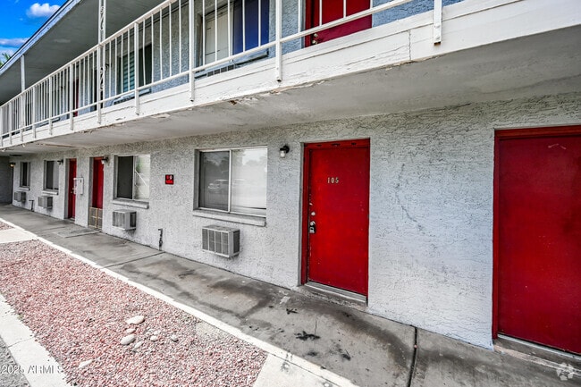 Building Photo - 35 N May Unit 105 Rental