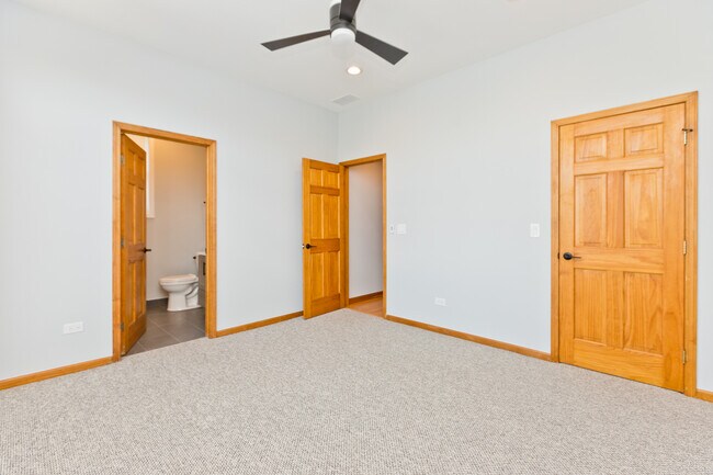 Photo - 2338 N Greenview Ave Unit 3